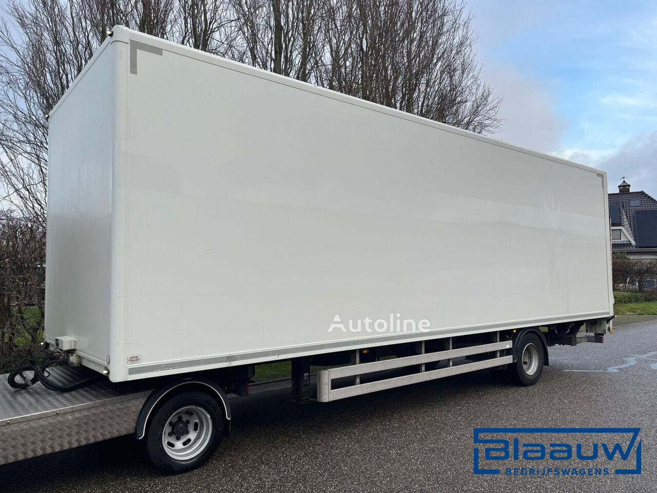 Trias BE Oplegger 10.5T | Laadklep 1500kg closed box semi-trailer