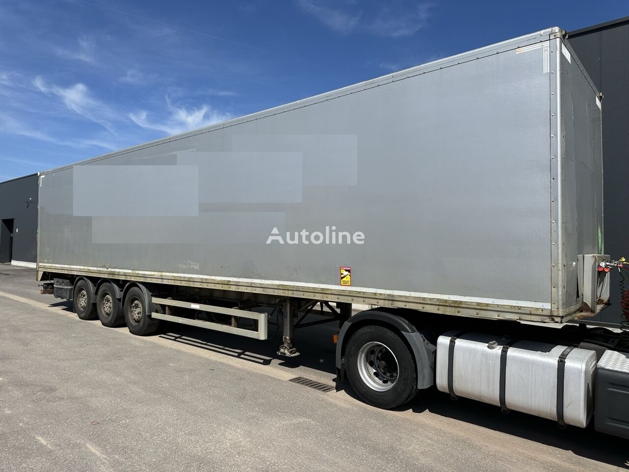 Renders 3  AXLES MB - CLOSED BOX - DISC BRAKES - 13m60 - AIR SUSPENSION furgons piekabe