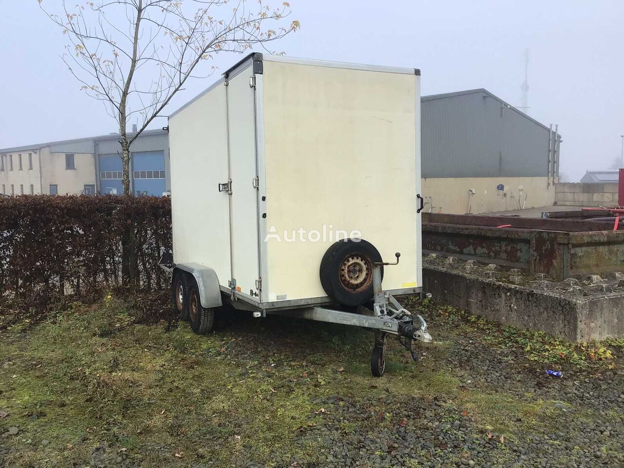 Saris Fourgon closed box trailer