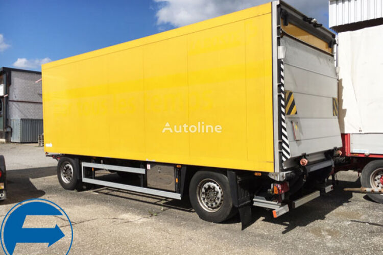 Schmitz Cargobull AKO 18 closed box trailer