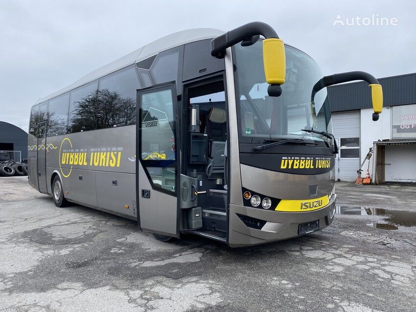 Isuzu Visigo coach bus