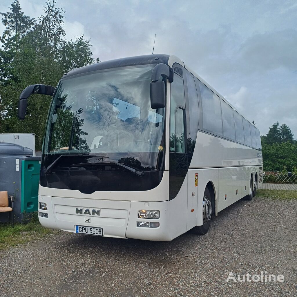 MAN R08 coach bus