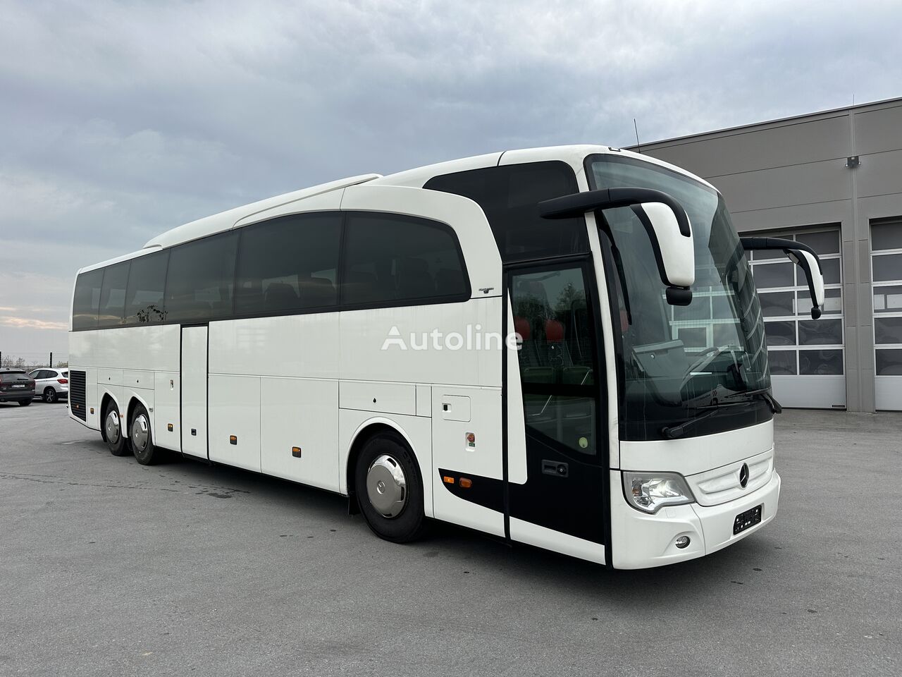 bus pariwisata Mercedes-Benz Travego 16 RHD/3