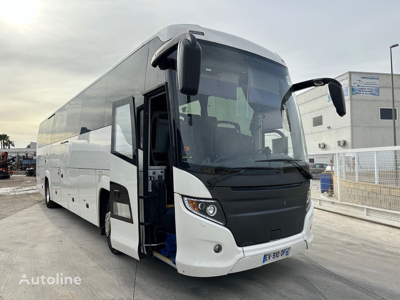 الباص السياحي Scania HIGER