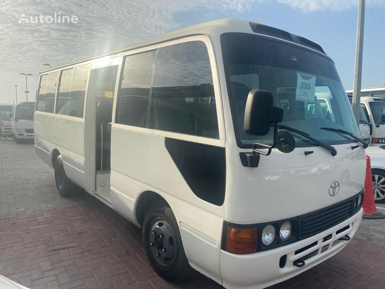 الباص السياحي Toyota Coaster Coach bus (Diesel-LHD)