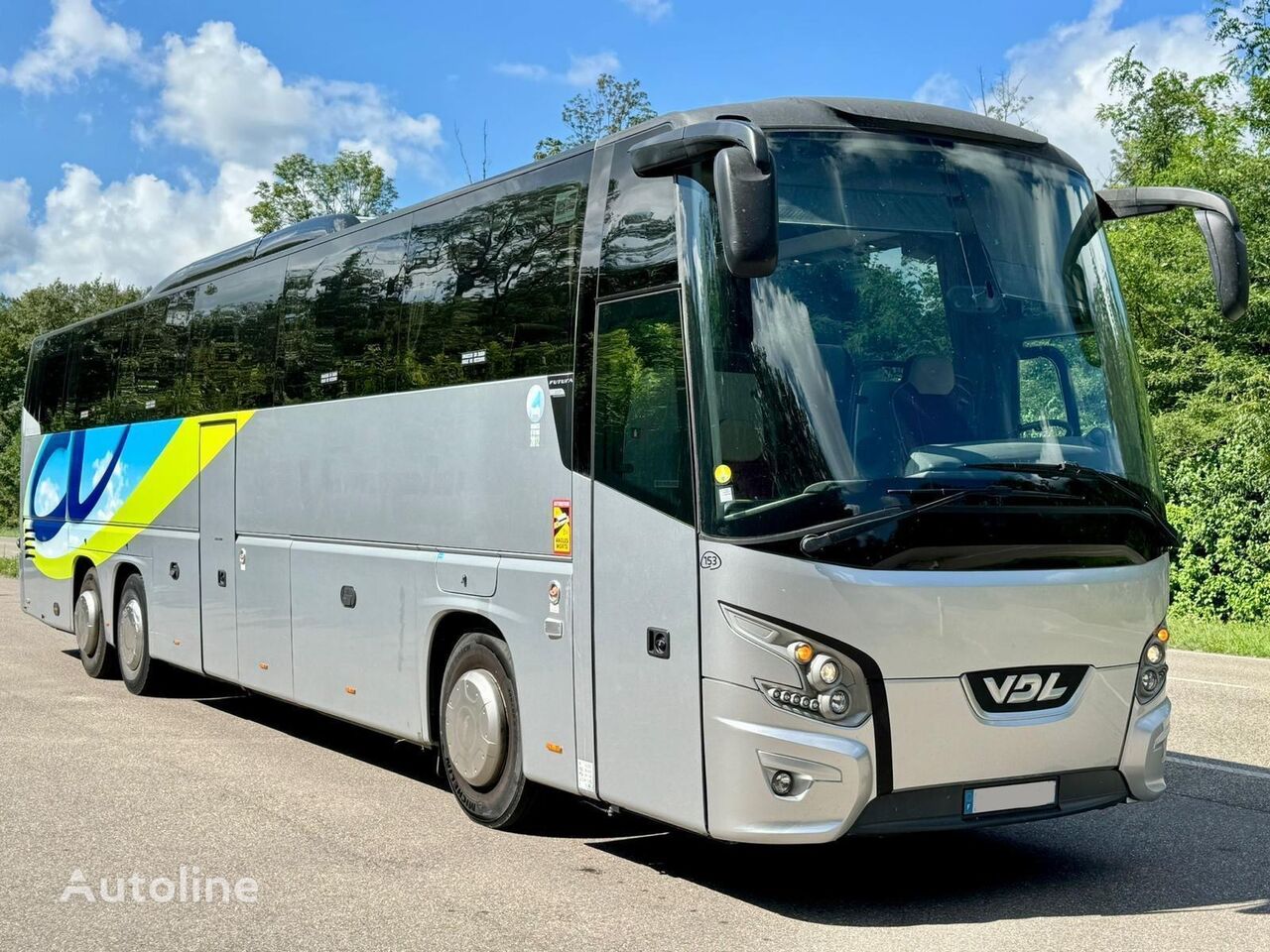 الباص السياحي VDL Futura FHD2