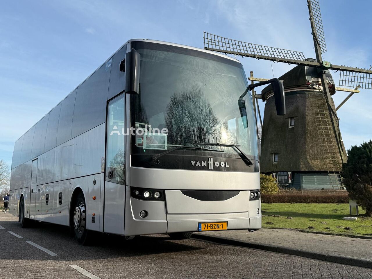 Van Hool EX16 coach bus - Autoline