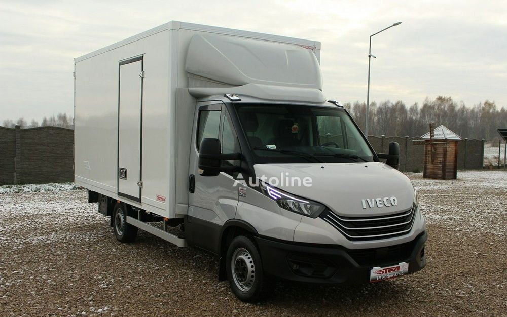 IVECO Daily box truck < 3.5t