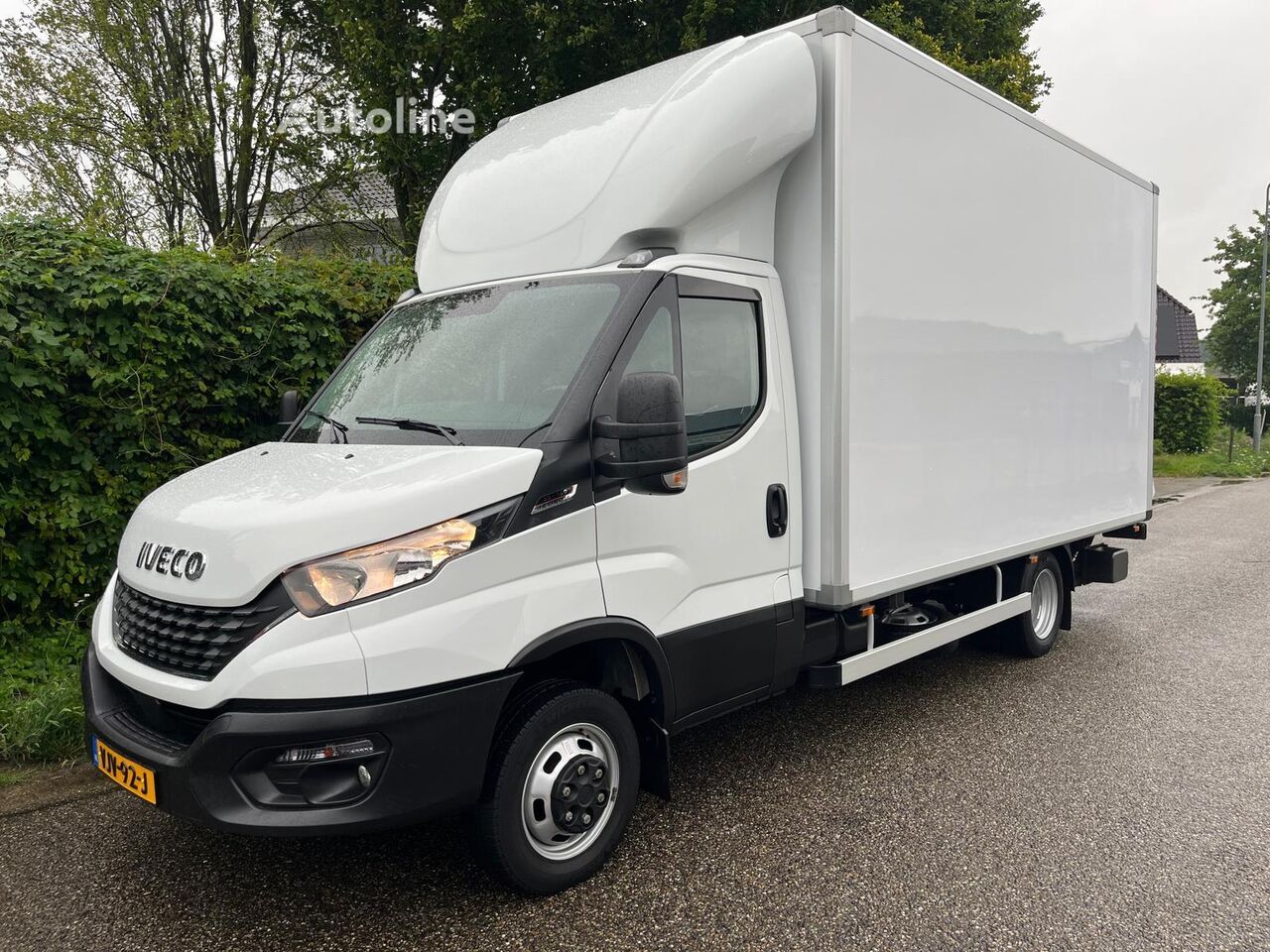 Camion fourgon < 3.5t IVECO Daily 35C18 meubelbak met laadklep , zijdeur en luchtvering , tr à vendre | Autoline GA Camion fourgon < 3.5t IVECO Daily 35C18 meubelbak met laadklep , zijdeur en luchtvering , tr - Autoline