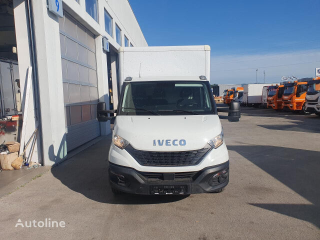 IVECO Daily 35S16 パネルバントラック（3.5t未満）