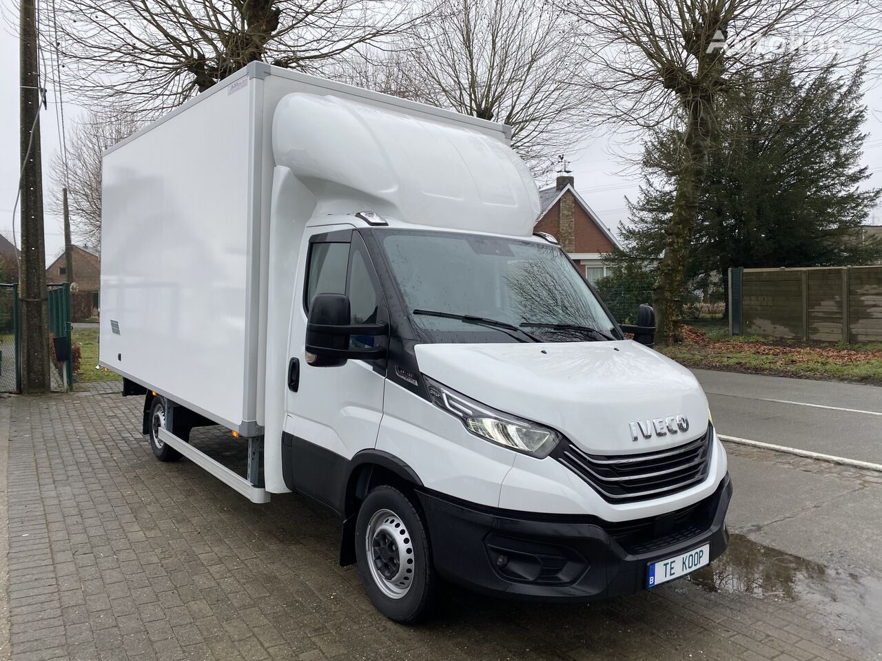 camion furgon < 3.5t IVECO Daily 35S18 Hi-Matic bakwagen nou