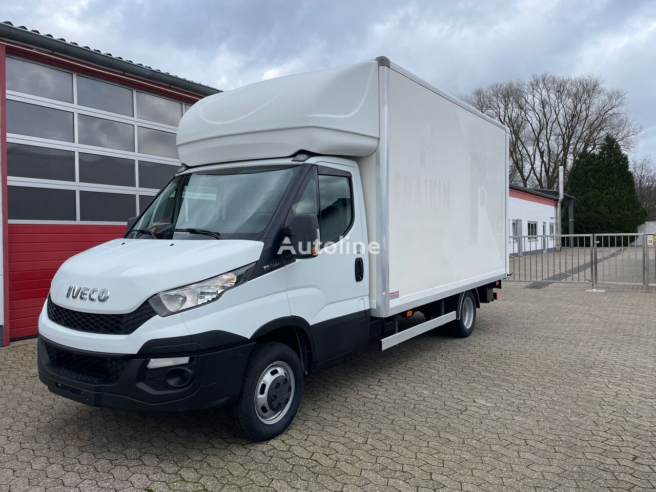 камион фургон < 3.5т IVECO Daily Koffer 4.2m Ladebordwand Dhollandia Klima EURO 5B+