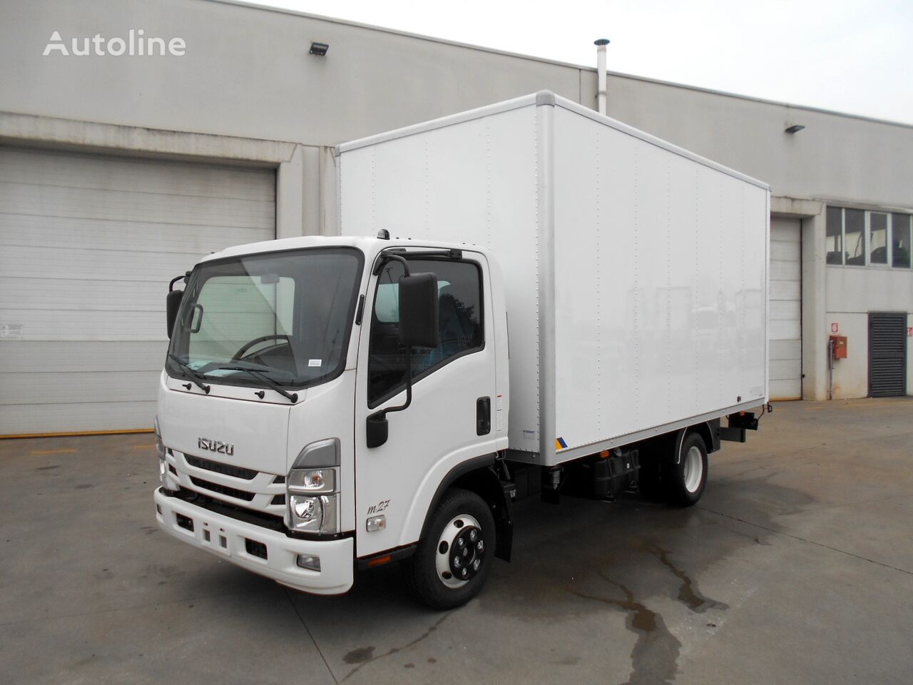 new Isuzu M27 LARGE box truck < 3.5t