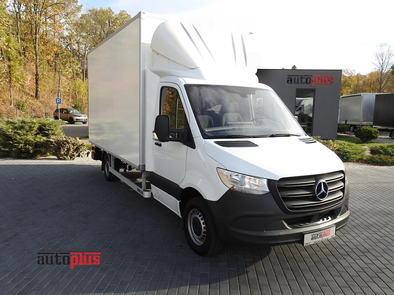 شاحنة مقفلة < 3.5طن Mercedes-Benz SPRINTER 