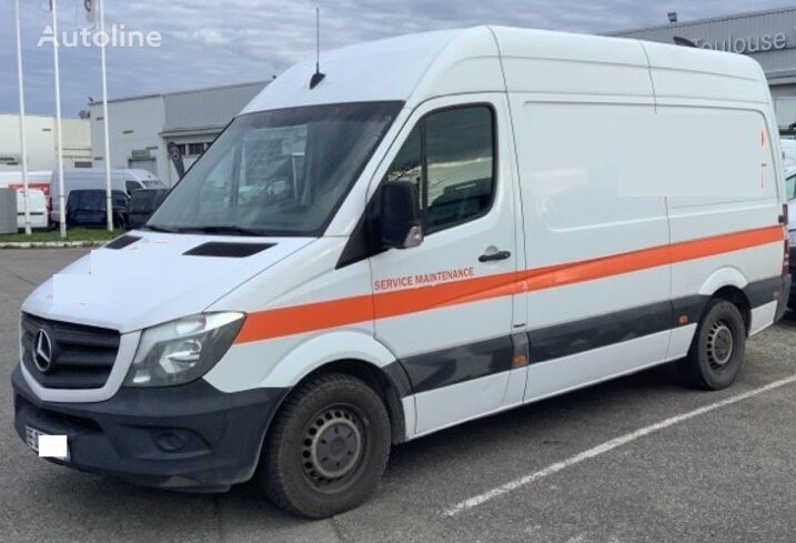 Mercedes-Benz Sprinter box truck < 3.5t