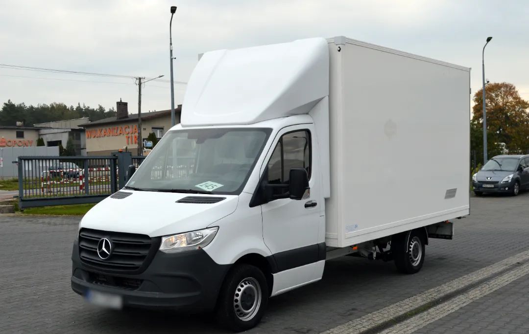 Mercedes-Benz Sprinter 314 CDI Container 8 pallets  One Owner box truck < 3.5t