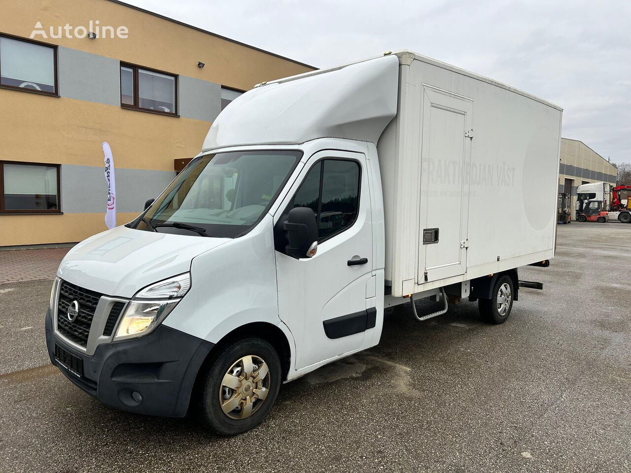 Nissan NV400 2,3DCI EURO 5 + LIFT ZEPRO 750 KG. box truck < 3.5t