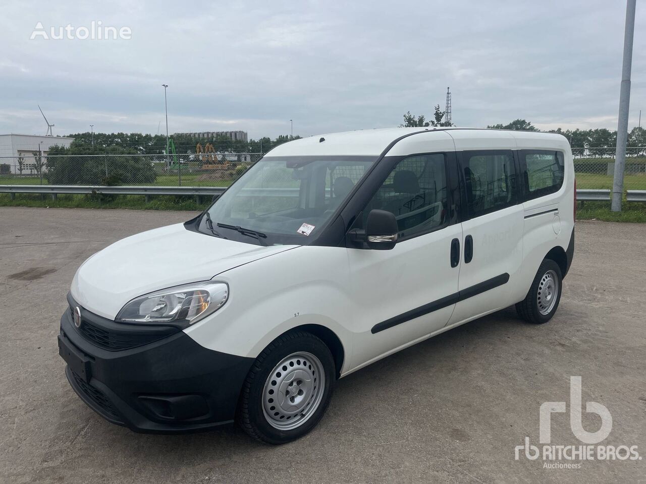 سيارة نقل بضائع صغيرة FIAT DOBLO 1.3 JTD M