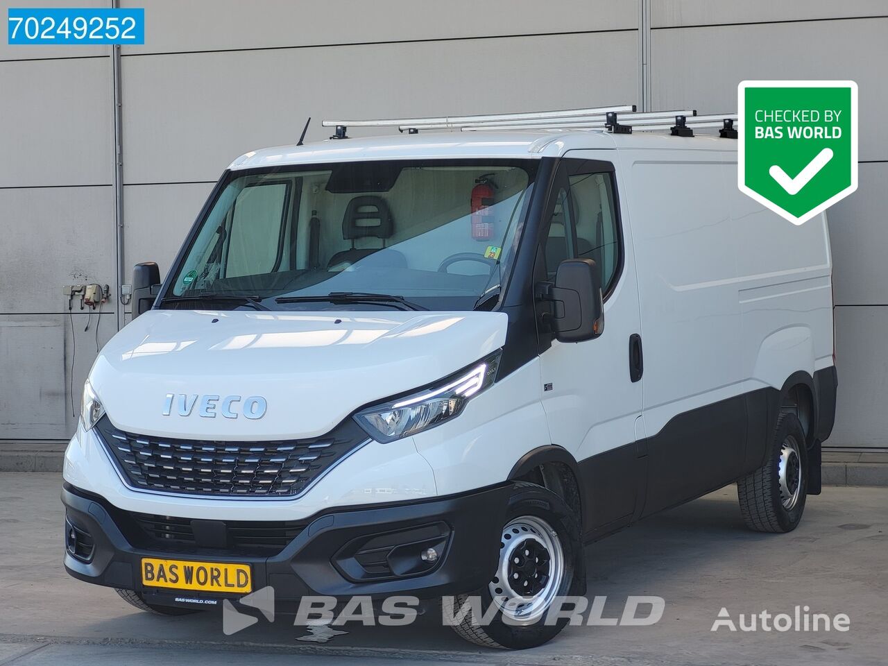 IVECO Daily 35S18 180PK Automaat L2H1 Laag dak ACC LED 3.5t Trekhaak C personbil varebil