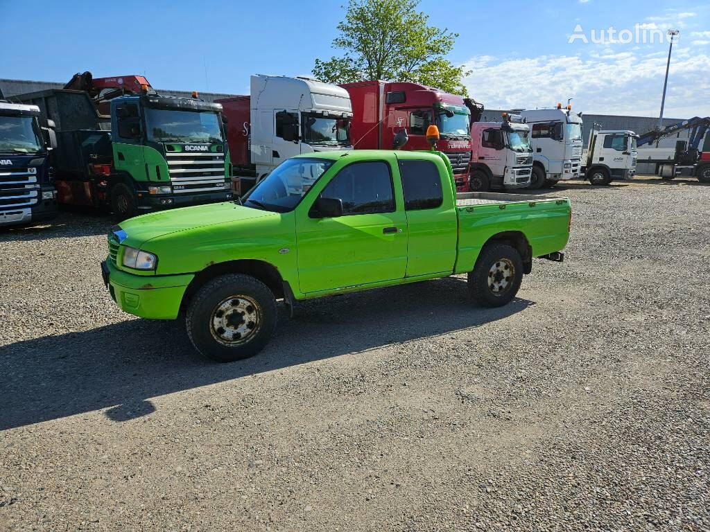 Mazda B 2500 4x4 pick-up // external Diseltank // skåpbil