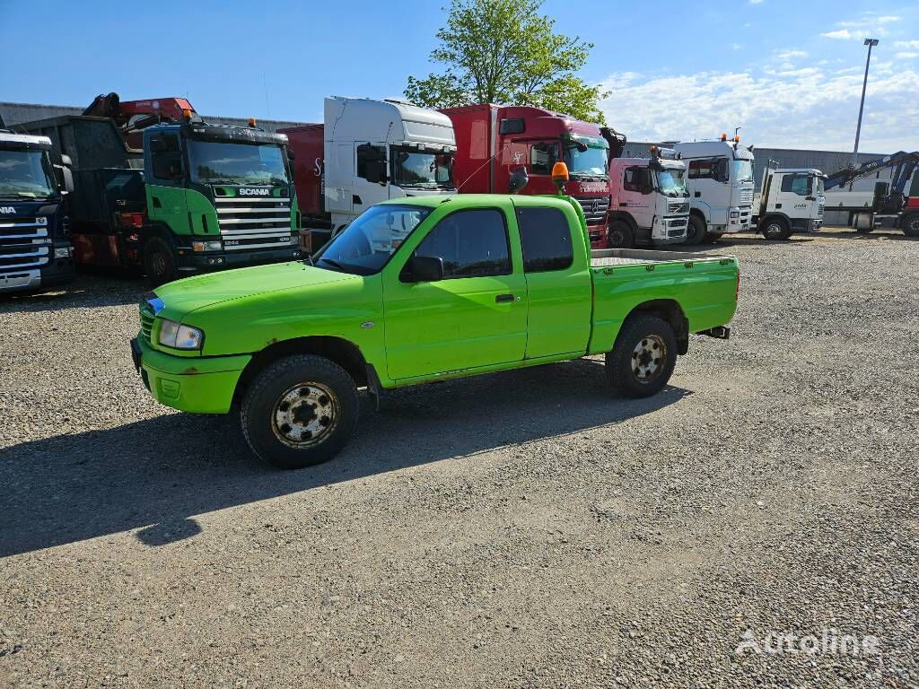 Mazda B 2500 4x4 pick-up // external Diseltank // car-derived van