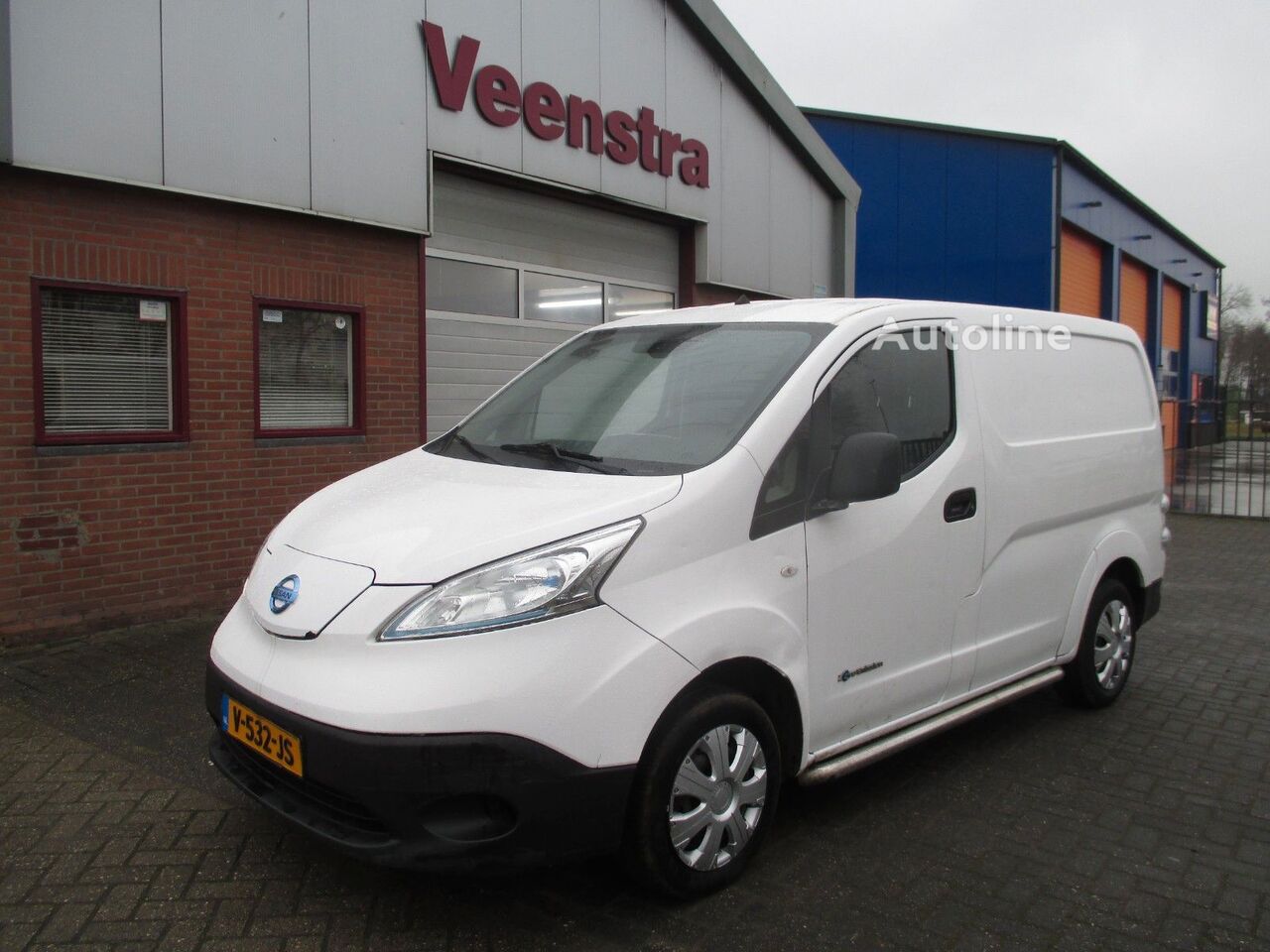 Nissan e-NV200 pakettiauto henkilöautoksi