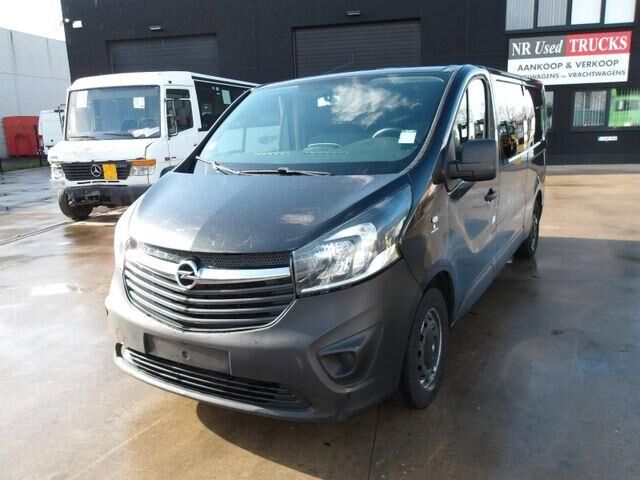 سيارة نقل بضائع صغيرة Opel Vivaro