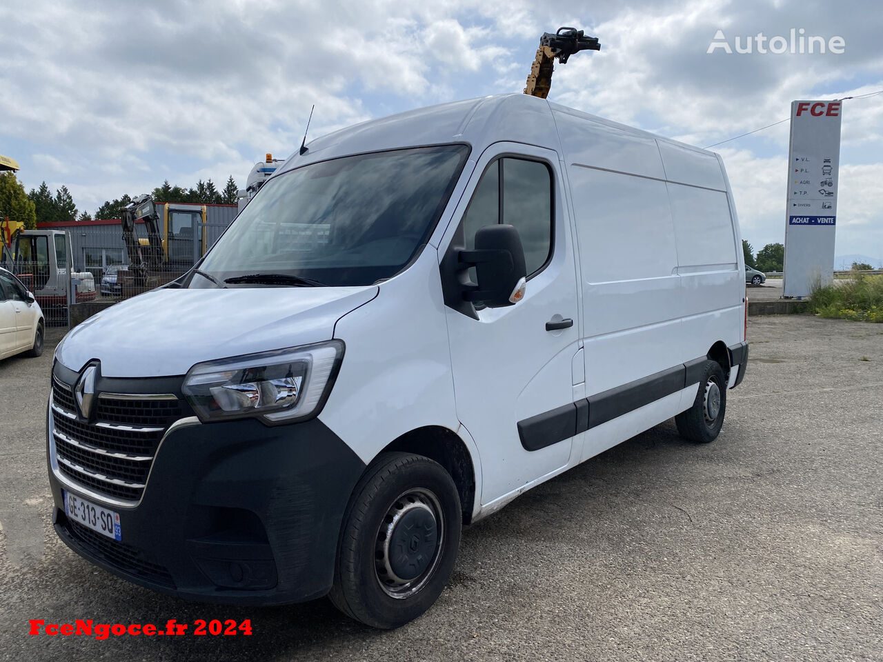 furgão compacto Renault MASTER 2.3DCI BLUE 135 L2H2 Carte Grise Française acidentados