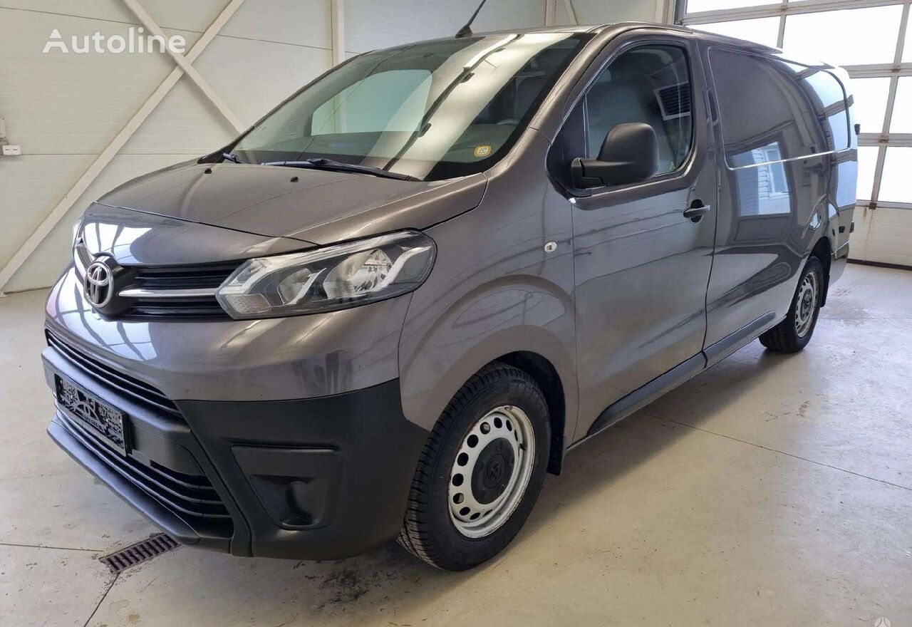 van berbasis mobil penumpang Toyota Proace