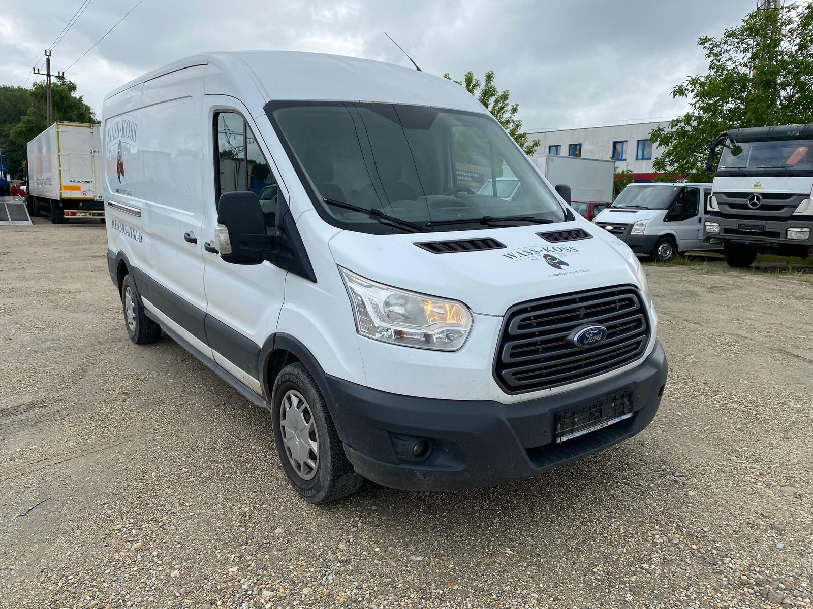 الميكروباصات شاحنة مقفلة Ford Transit 330L 2.2 - Van