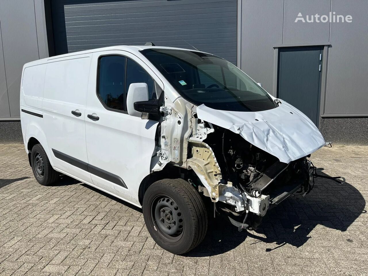 damaged Ford Transit Custom L1H1 130PK | Aut. schade closed box van