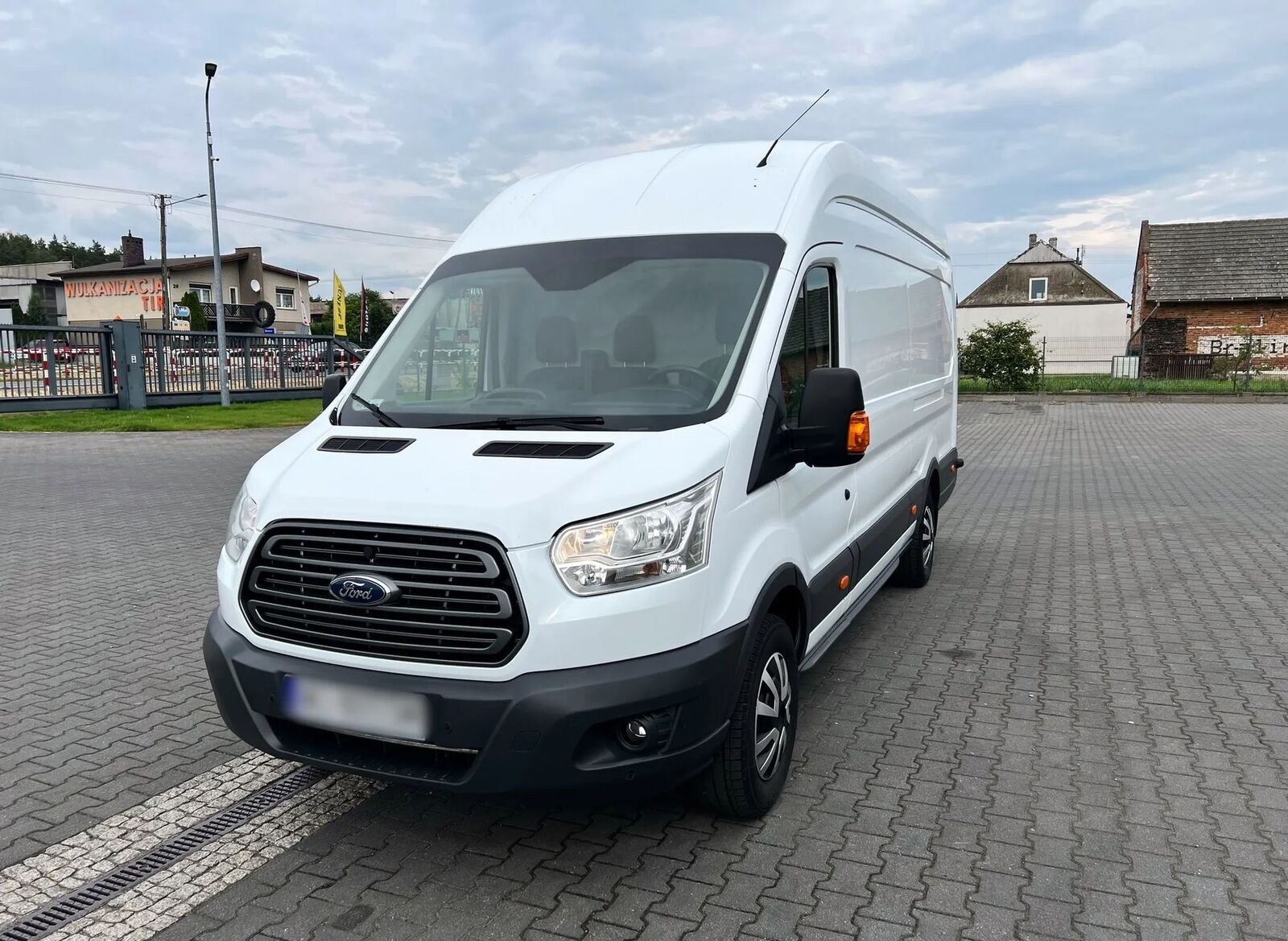 الميكروباصات شاحنة مقفلة Ford Transit Jumbo L4H3 Maxi Max Long Furgon Blaszak Salon PL