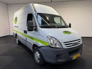 الميكروباصات شاحنة مقفلة IVECO 35S12V L2H2