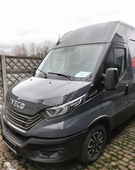 new IVECO 35S18 closed box van