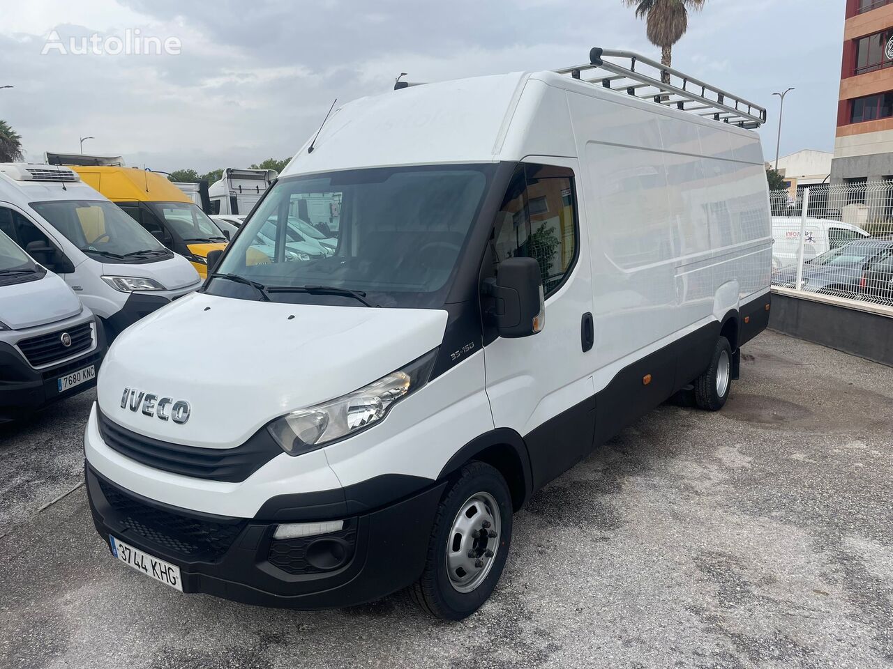 IVECO DAILY 35C15 closed box van