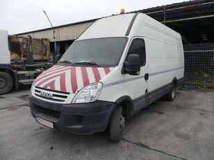 fourgon utilitaire IVECO Daily