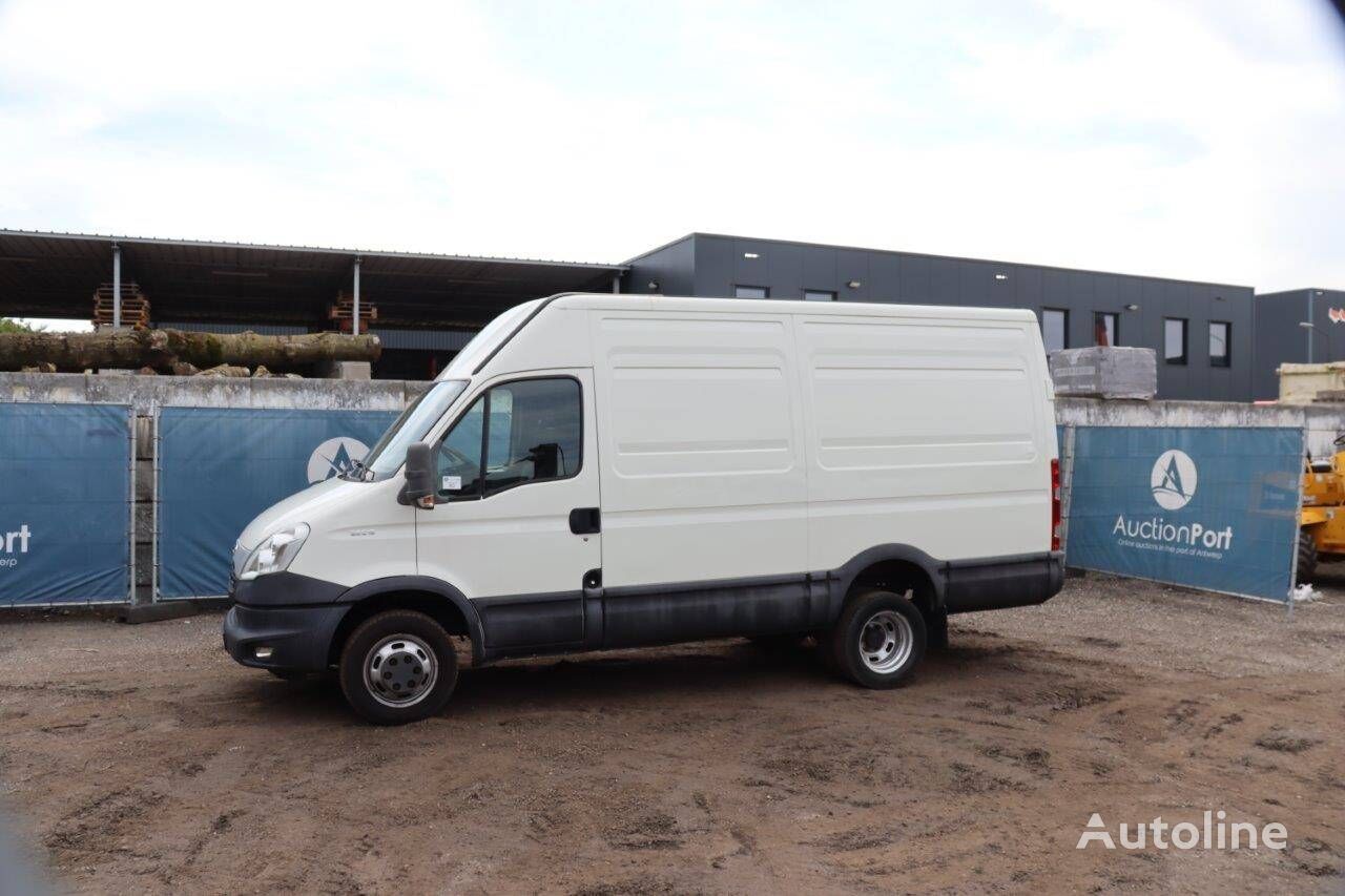 fourgon utilitaire IVECO Daily 35C13