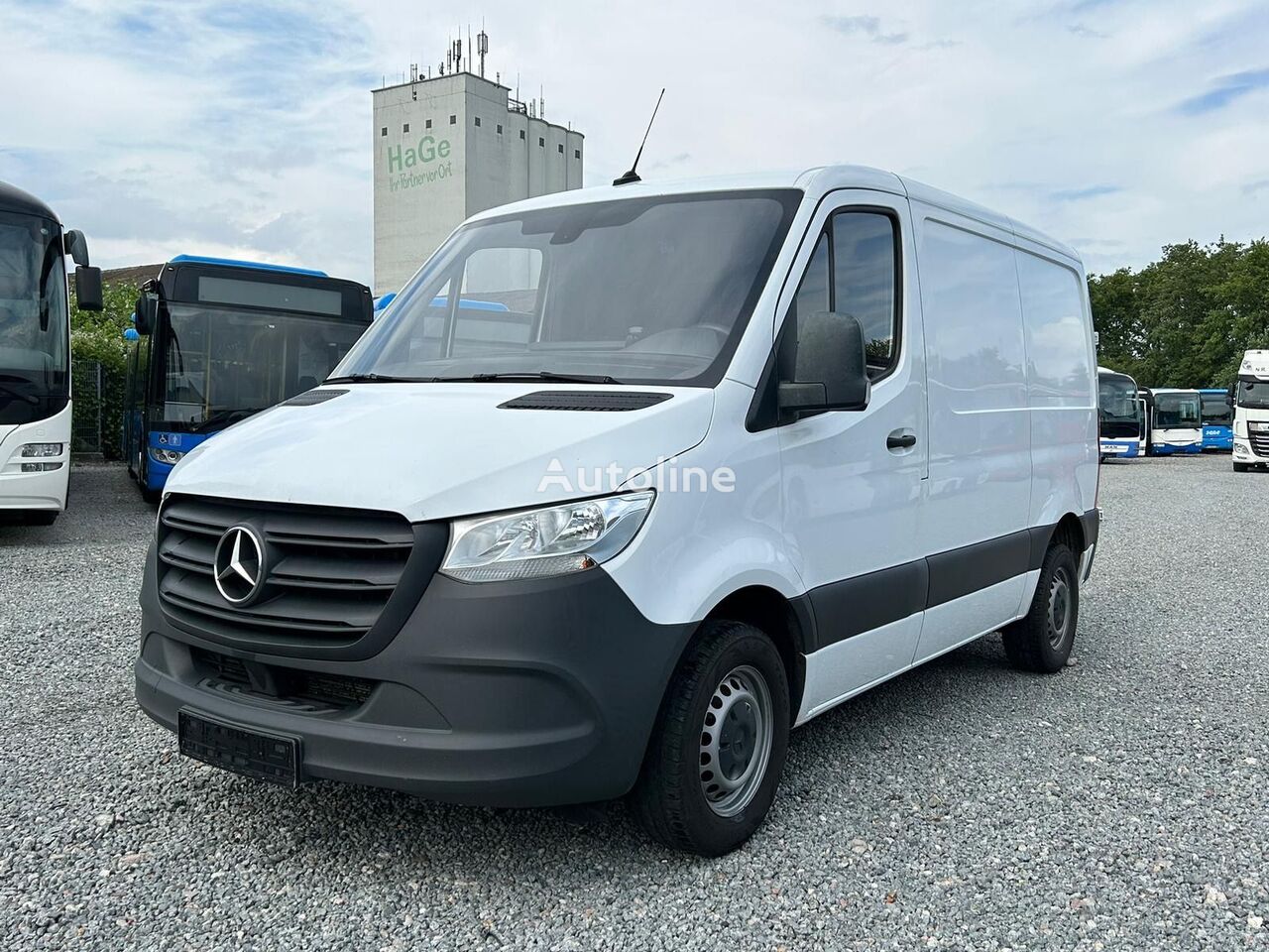 Mercedes-Benz 211 closed box van