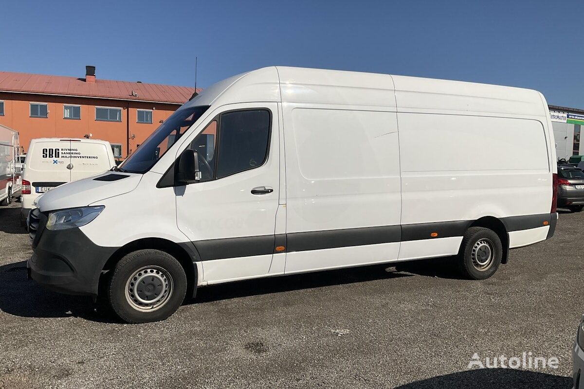 Mercedes-Benz Sprinter closed box van