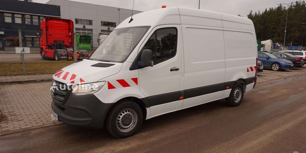 Mercedes-Benz Sprinter closed box van