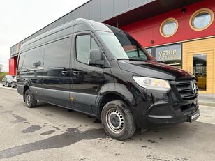 Mercedes-Benz Sprinter closed box van