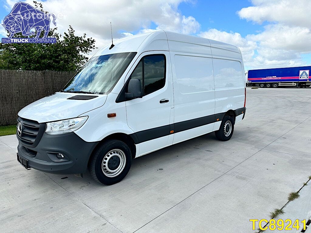 Mercedes-Benz Sprinter 317 CDI L2H2 Euro 6 closed box van