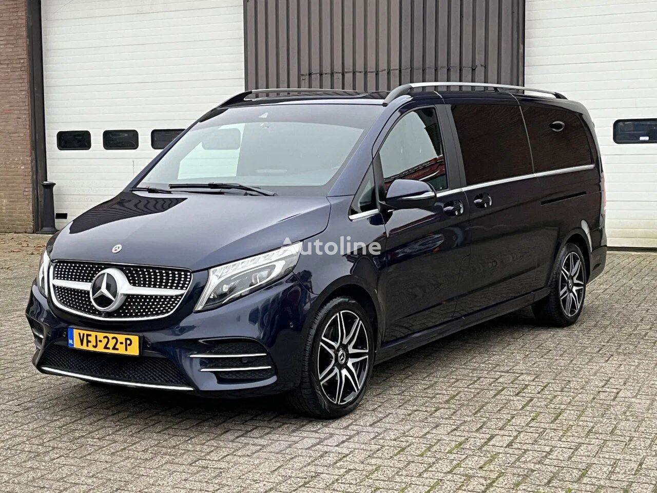 Mercedes-Benz V-klasse V300 / XXL Extra lang L3 / Full option / Memory / 360 c closed box van