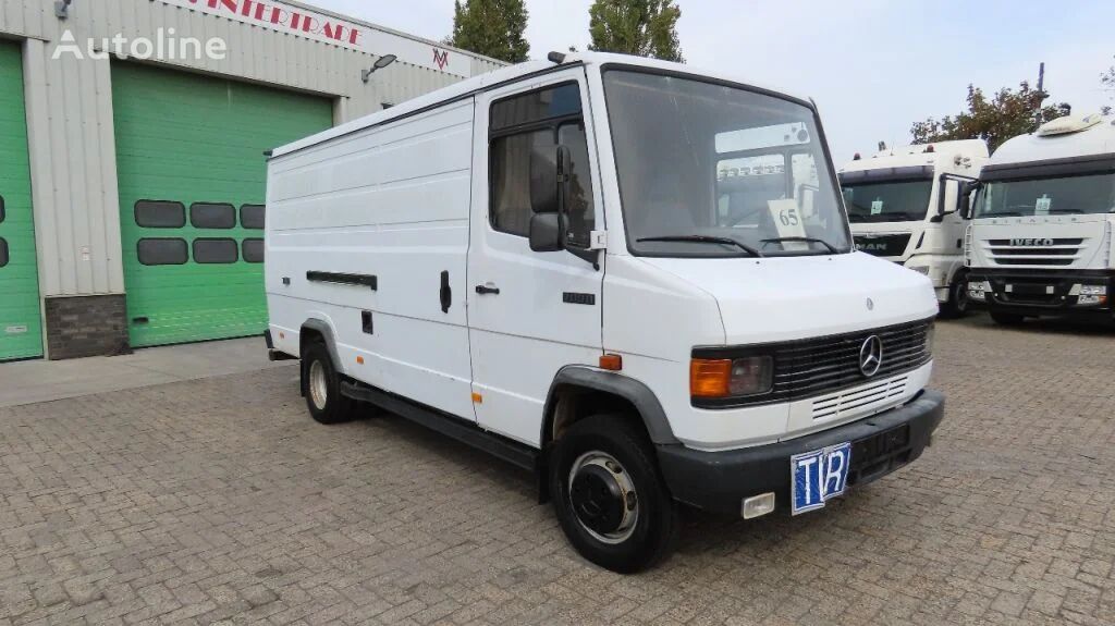 Mercedes-Benz Vario 709 D 3 seats, excellent condition, Manual diesel pomp (Eu closed box van