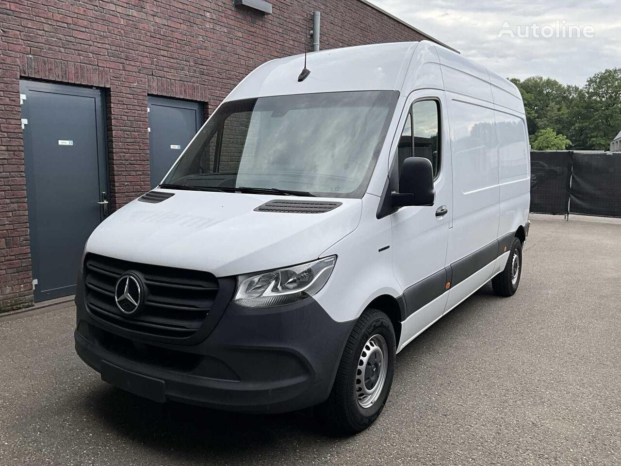 Mercedes-Benz eSprinter KA L2H2 closed box van