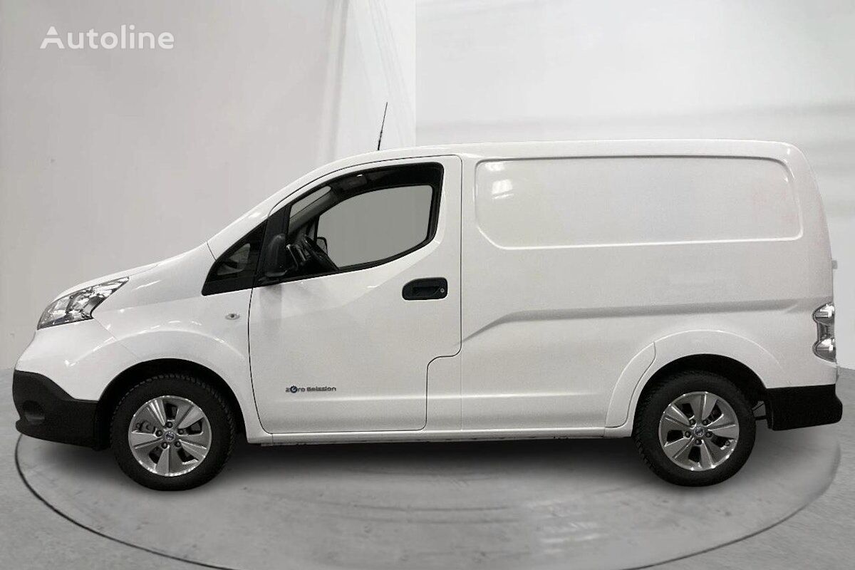 микроавтобус фургон Nissan NV200