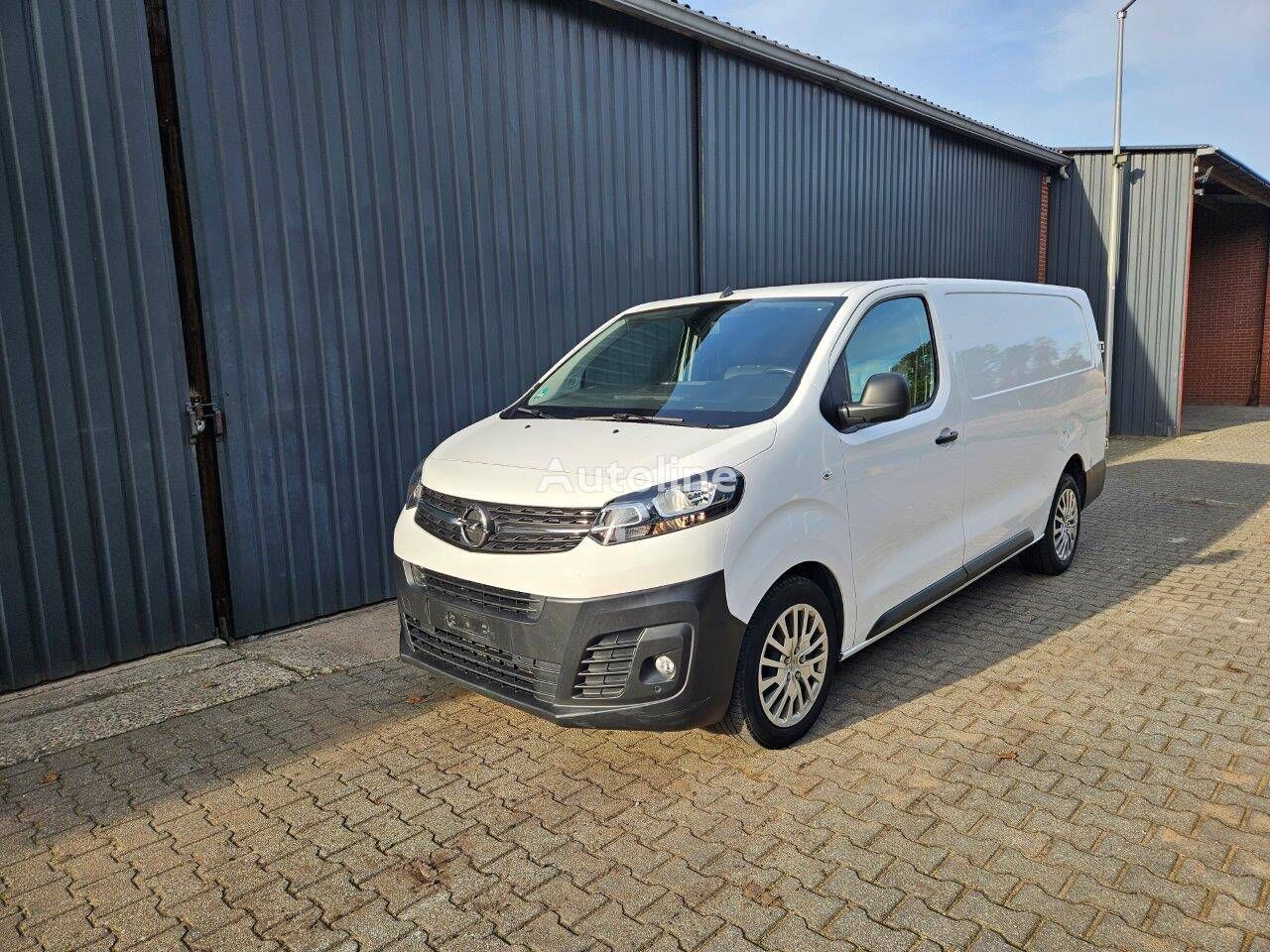 Opel Vivaro 2.0L closed box van