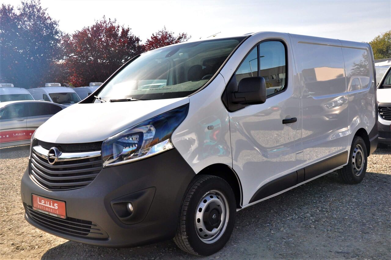 Opel Vivaro Furgon 3 Locuri closed box van