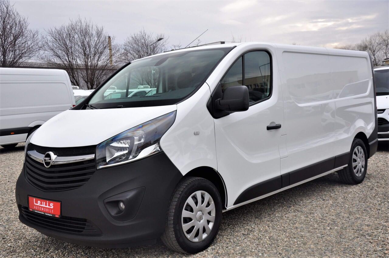 Opel Vivaro L2H1 closed box van