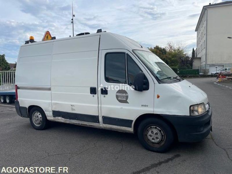 Peugeot BOXER closed box van